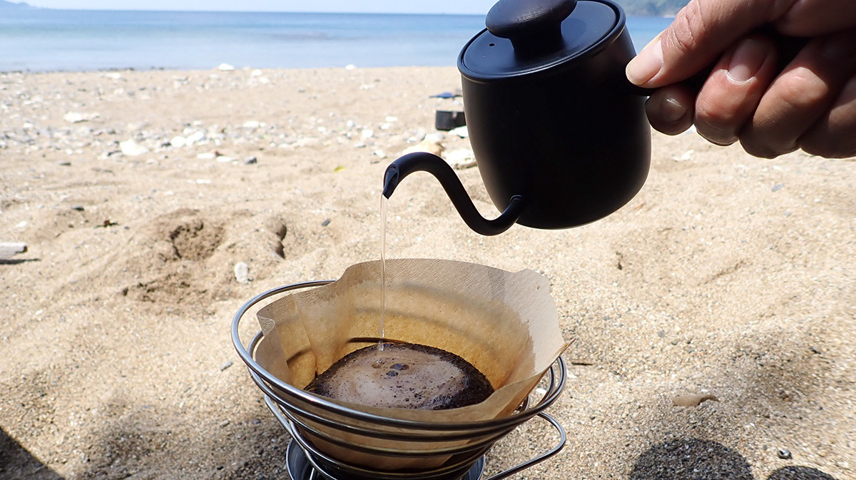 ビーチで自家焙煎コーヒー